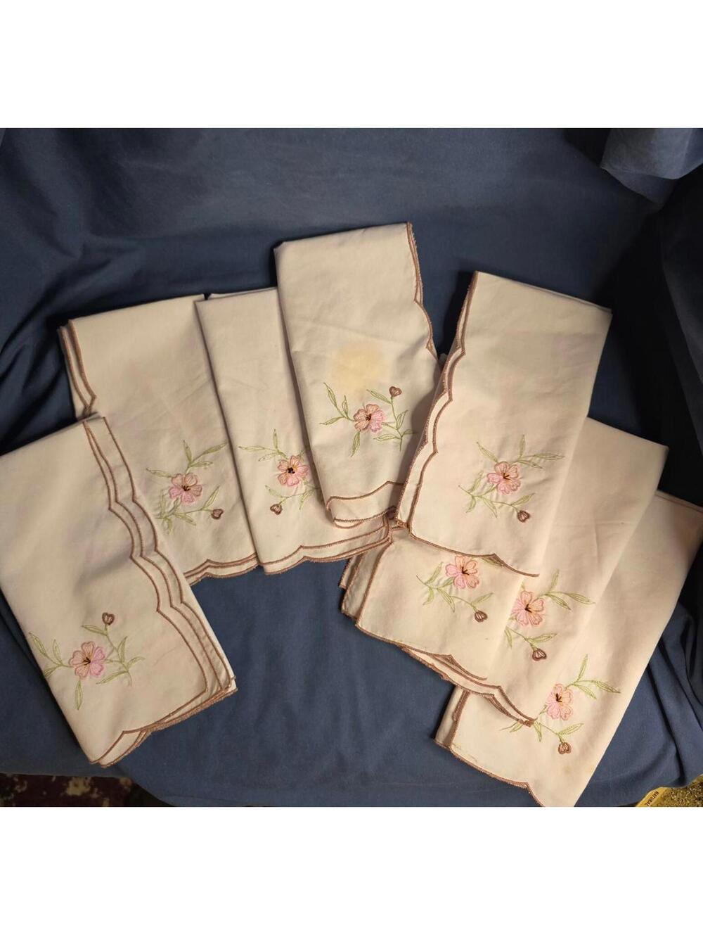 Set of 8 Vintage Embroidered Floral Napkins with Scalloped Edges